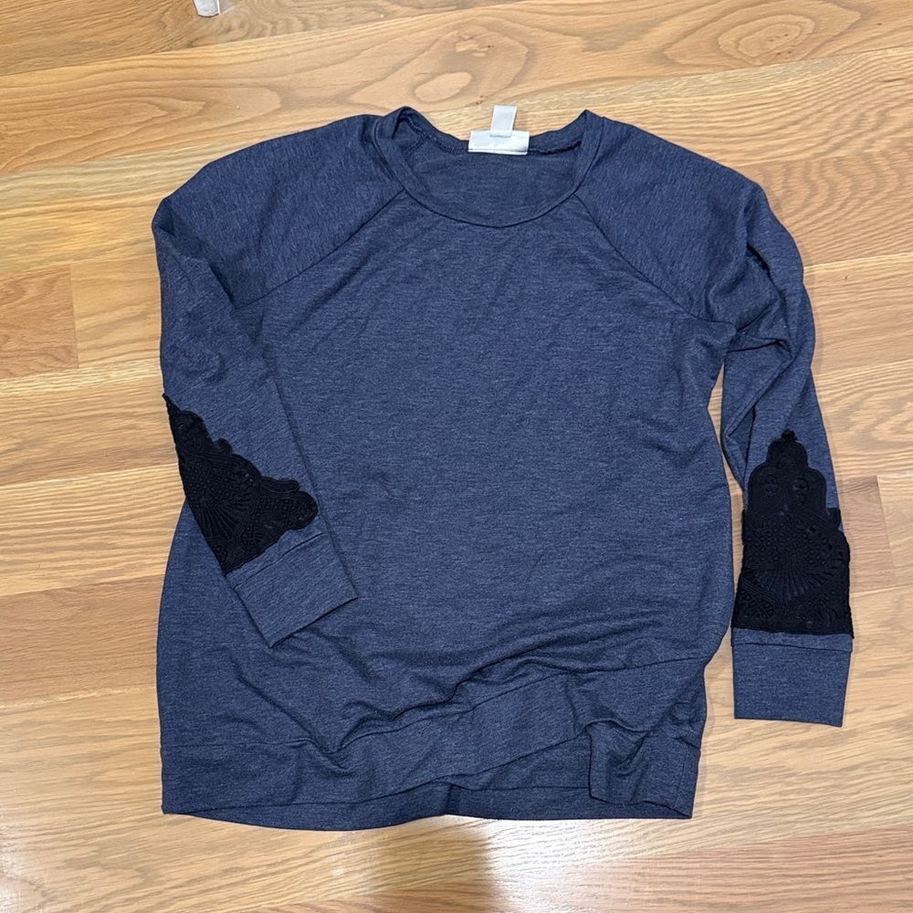 Motherhood long sleeve shirt M